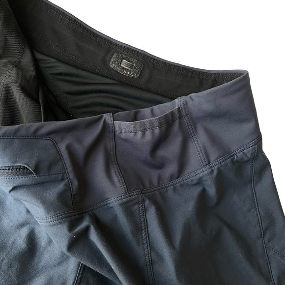 Arc’teryx Lyra Short - Women's Navy Blue Lined Athletic Shorts 32” Waist - Picture 10 of 12